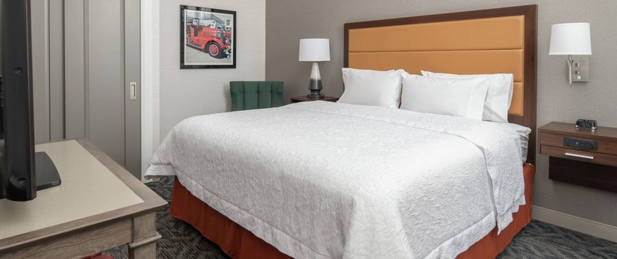 Hampton Inn Petaluma — Guest room