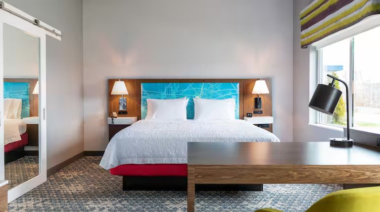 Hampton Inn Philadelphia International Airport — Guest room