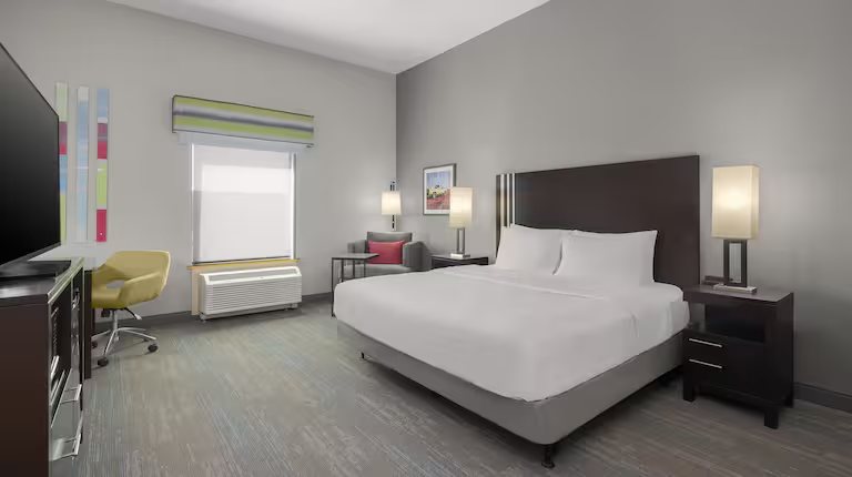 Hampton Inn Pleasanton — Guest room