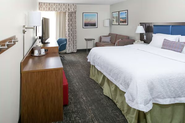 Hampton Inn Portage — Guest room