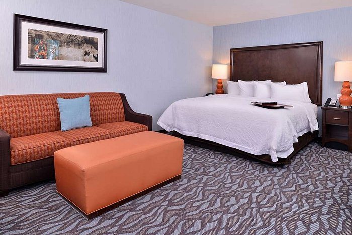 Hampton Inn Potsdam — Guest room