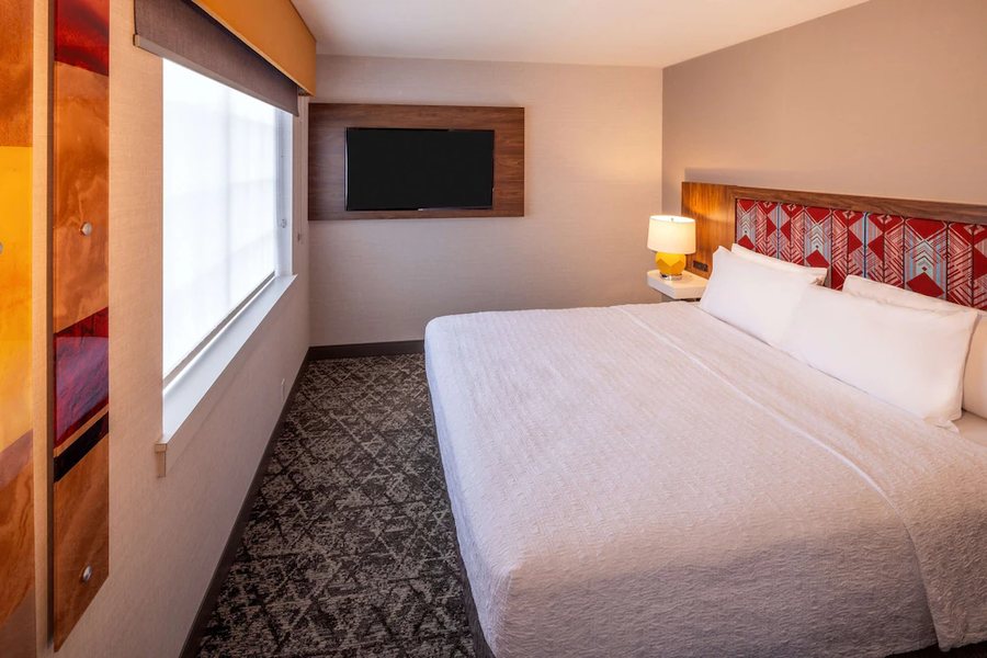 Hampton Inn Pullman — Guest room