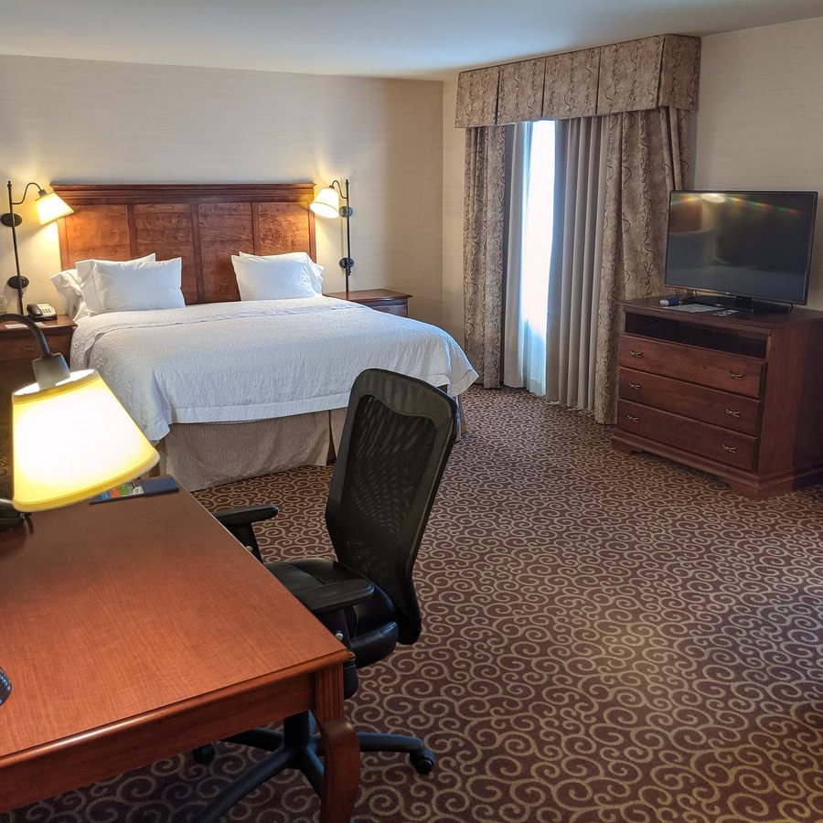 Hampton Inn Rawlins — Guest room