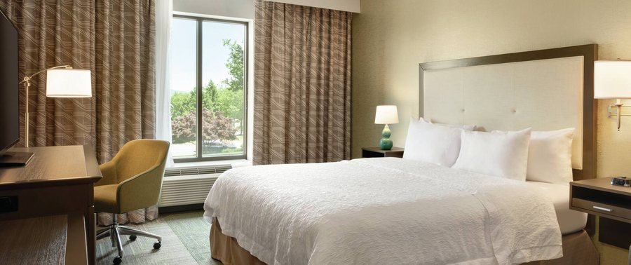Hampton Inn Reading Wyomissing — Guest room