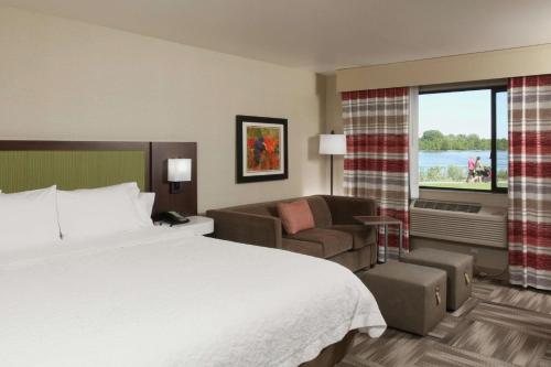 Hampton Inn Richland tri cities — Guest room