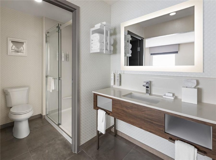 Hampton Inn Richmond Midlothian Turnpike — Bathroom