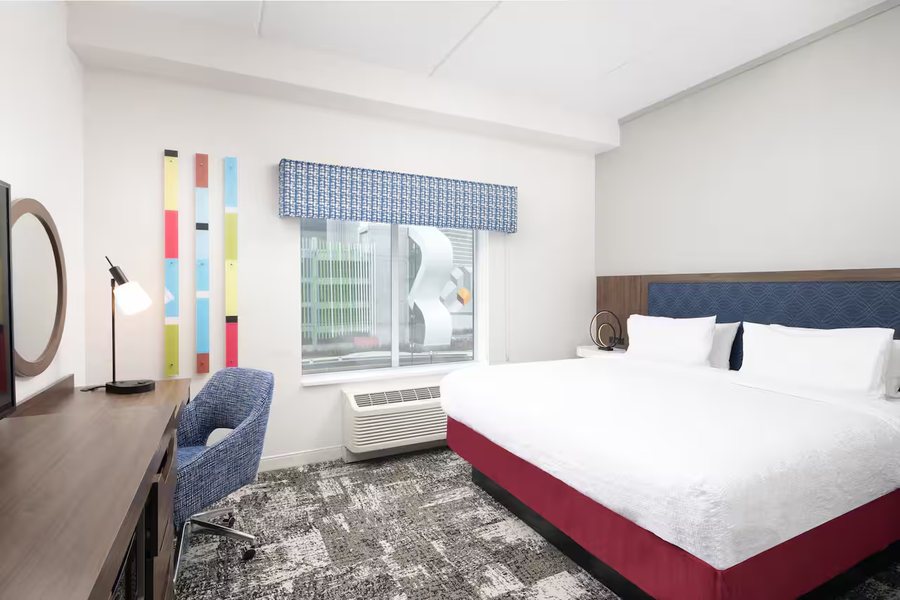 Hampton Inn Rochester — Guest room