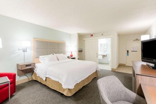 Hampton Inn Rochester Webster — Guest room