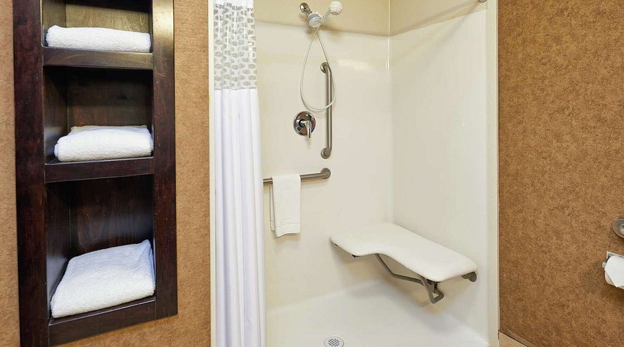 Hampton Inn Rock Springs — Bathroom