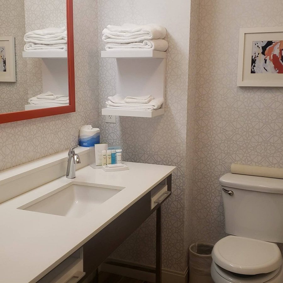 Hampton Inn Sacramento Rancho Cordova — Bathroom