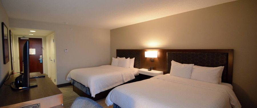 Hampton Inn Salem East Electric Road — Guest room