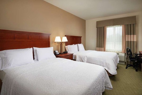 Hampton Inn Salem — Guest room