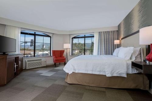 Hampton Inn Santa Barbara Goleta — Guest room