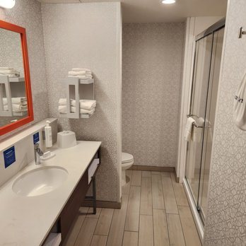 Hampton Inn Santa Cruz West — Bathroom