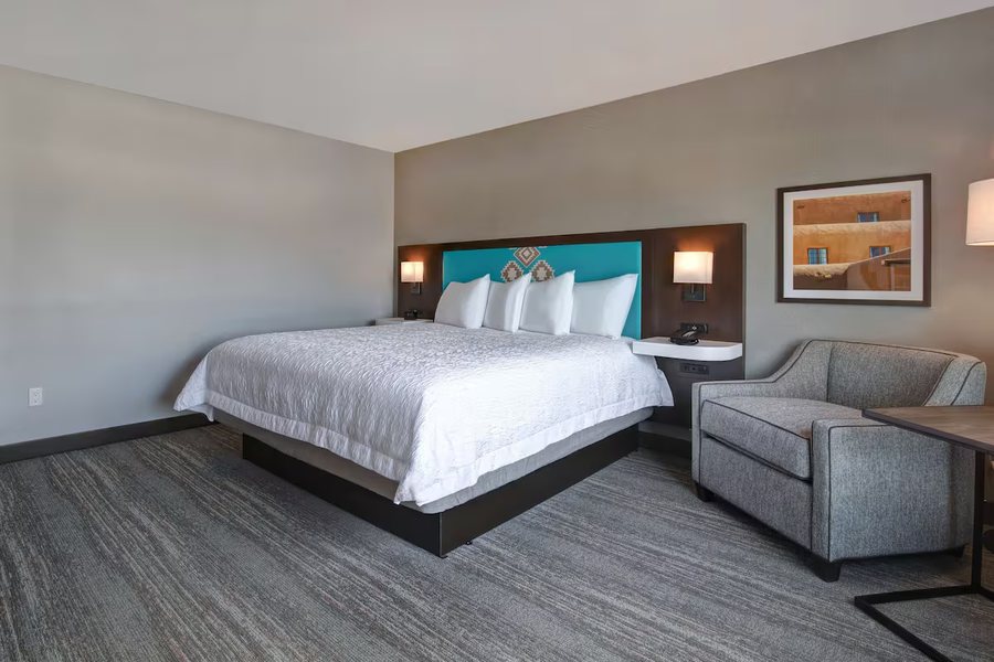 Hampton Inn Santa Fe South — Guest room