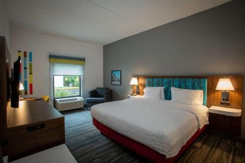 Hampton Inn Seaford — Guest room