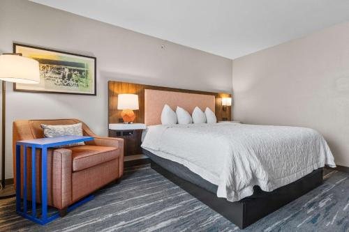 Hampton Inn Selma — Guest room