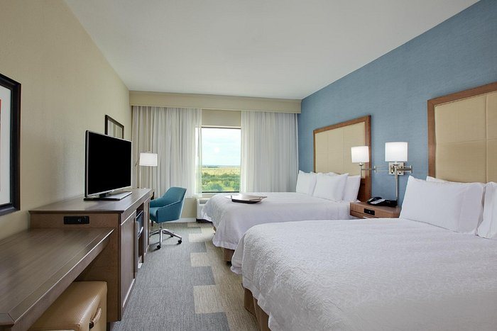 Hampton Inn Snyder — Guest room
