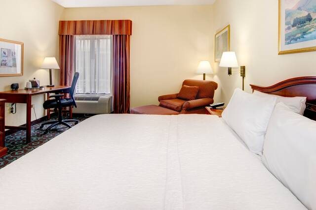 Hampton Inn Spartanburg North I 85 — Guest room