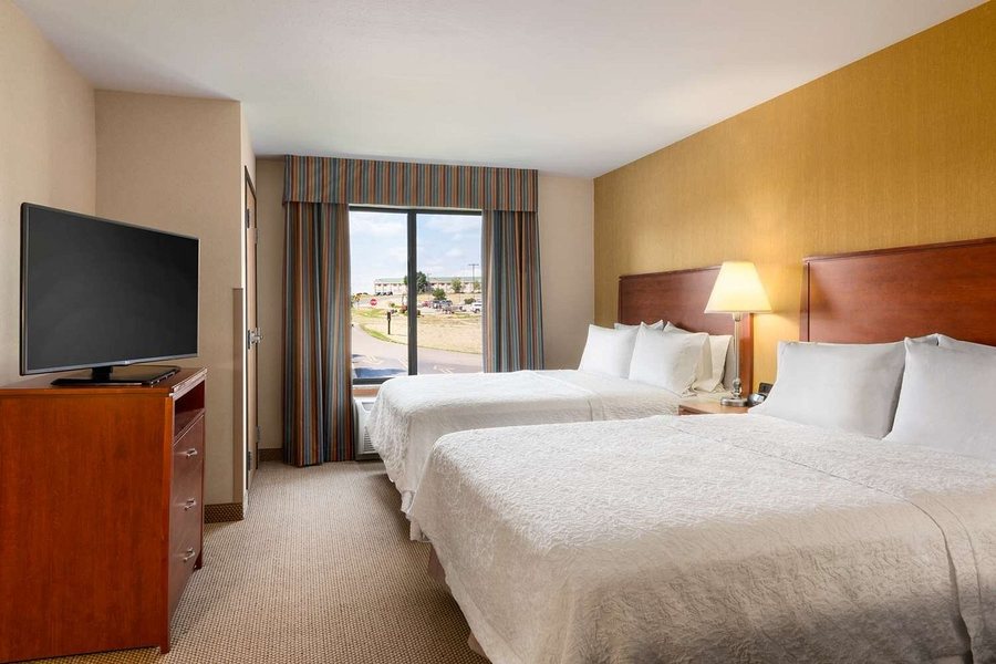 Hampton Inn Spearfish — Guest room