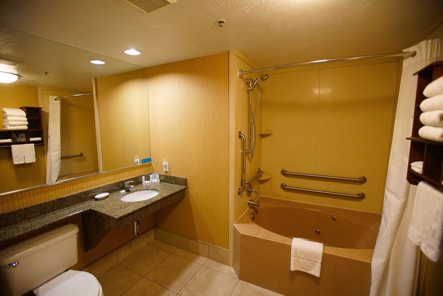 Hampton Inn St George — Bathroom