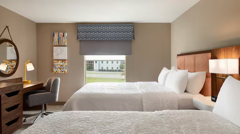 Hampton Inn St Louis Columbia — Guest room
