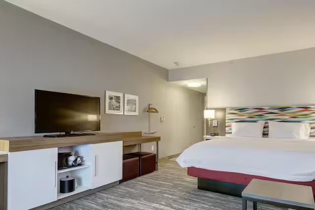 Hampton Inn St Louis Wentzville — Guest room