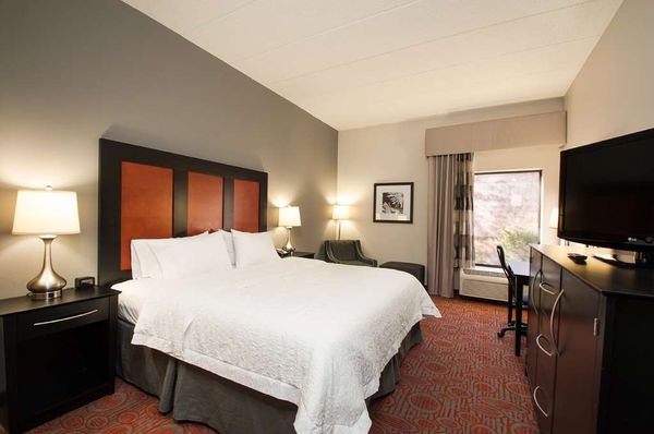 Hampton Inn Stafford quantico Conference Center — Guest room