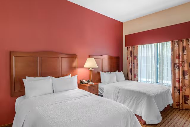 Hampton Inn Suites Arcata Ca — Guest room