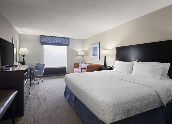 Hampton Inn Suites Arundel Mills Baltimore — Guest room