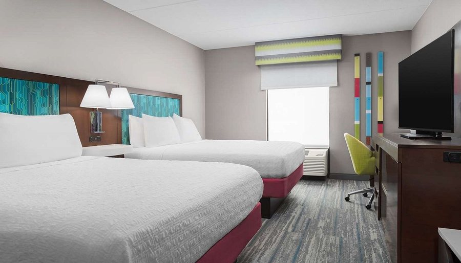 Hampton Inn Suites ATL Six Flags — Guest room