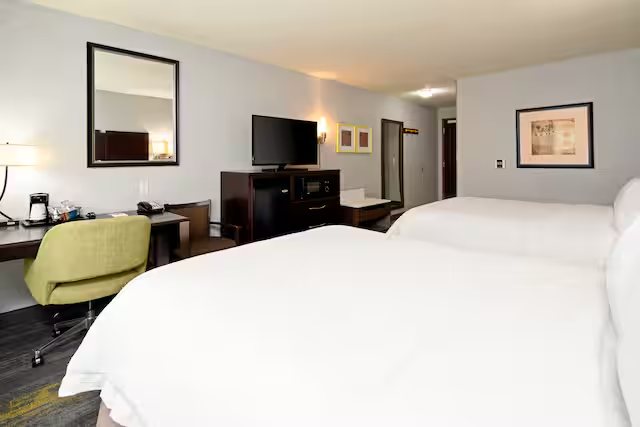 Hampton Inn Suites Bakersfield hwy 58 Ca — Guest room