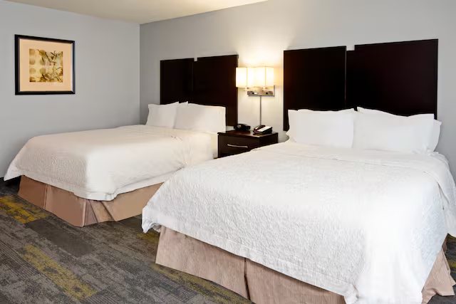 Hampton Inn Suites Bakersfield North Airport — Guest room