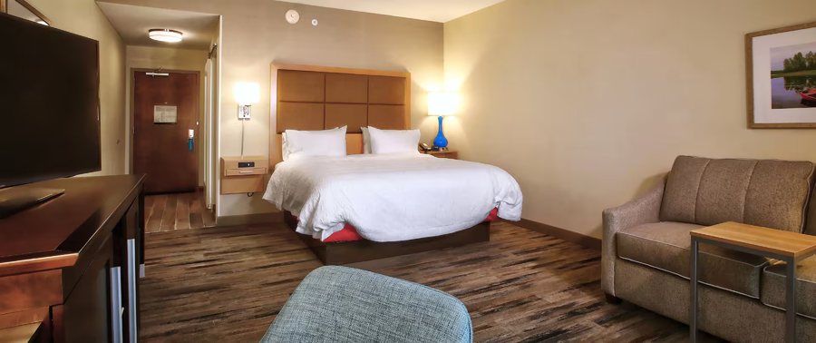 Hampton Inn Suites Baltimore Aberdeen — Guest room