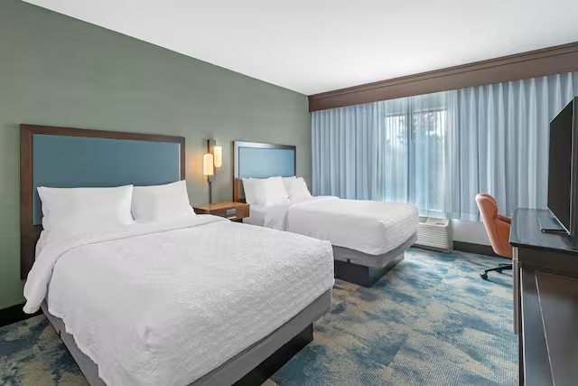Hampton Inn Suites Bend — Guest room