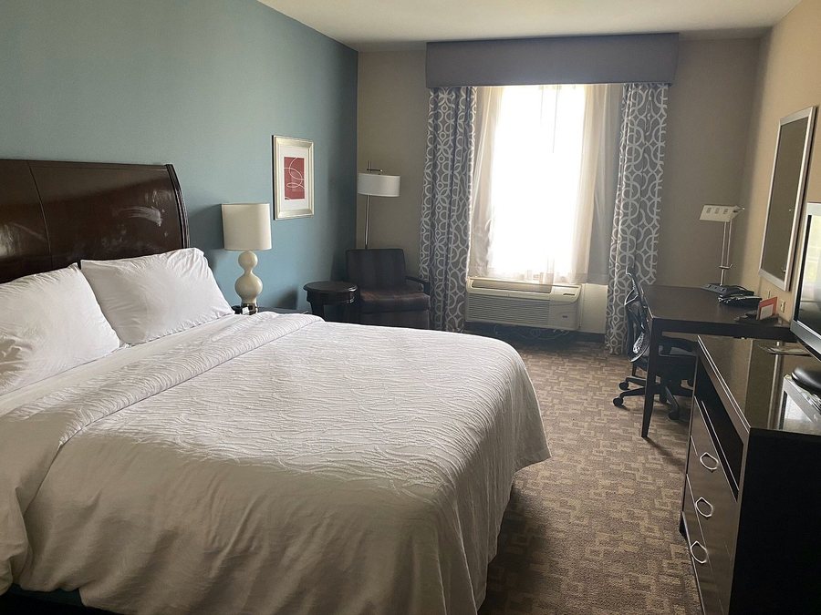 Hampton Inn Suites Birmingham 280 East Eagle Point — Guest room