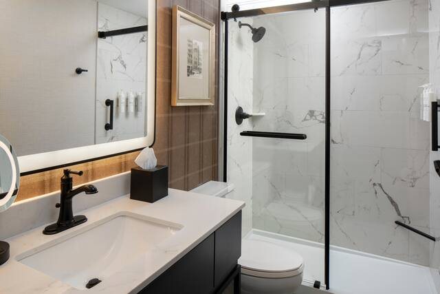 Hampton Inn Suites Birmingham Downtown Tutwiler — Bathroom