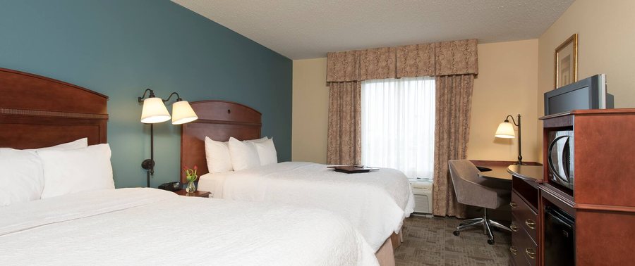 Hampton Inn Suites Bloomington normal — Guest room
