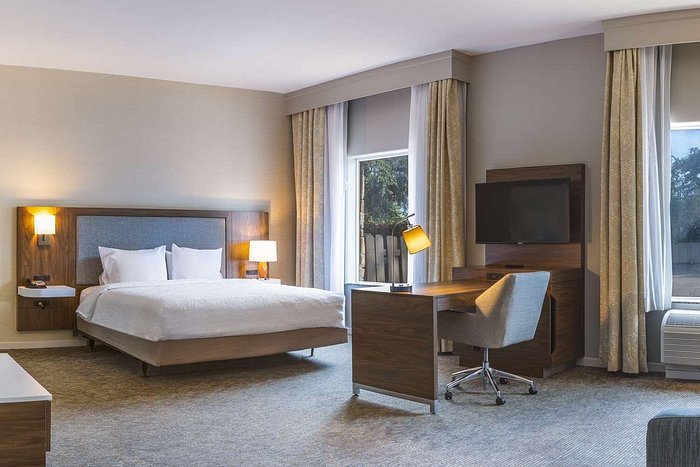 Hampton Inn Suites Boerne — Guest room