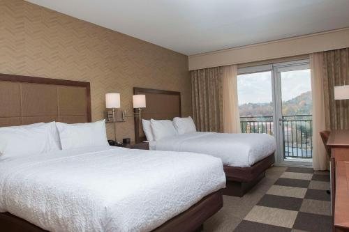 Hampton Inn Suites Boone — Guest room