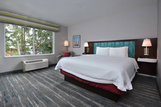 Hampton Inn Suites by Hilton Charlotte North I 485 — Guest room