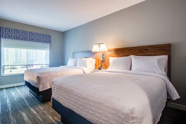 Hampton Inn Suites By Hilton Louisville East Oxmoor — Guest room