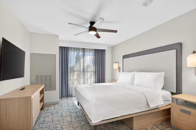 Hampton Inn Suites Carlsbad — Guest room