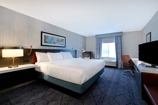Hampton Inn Suites Cedar Rapids North — Guest room