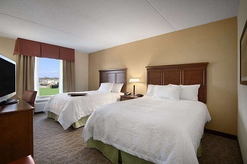Hampton Inn Suites Charles Town — Guest room