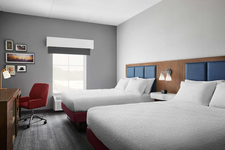 Hampton Inn Suites Charlotte Steele Creek — Guest room