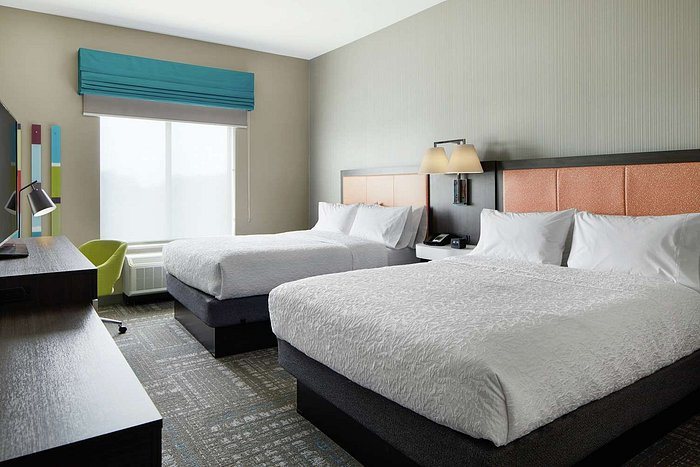 Hampton Inn Suites Chicago Waukegan — Guest room