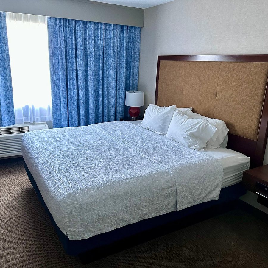 Hampton Inn Suites Chillicothe — Guest room