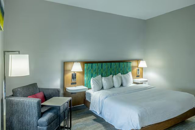 Hampton Inn Suites Cleburne — Guest room
