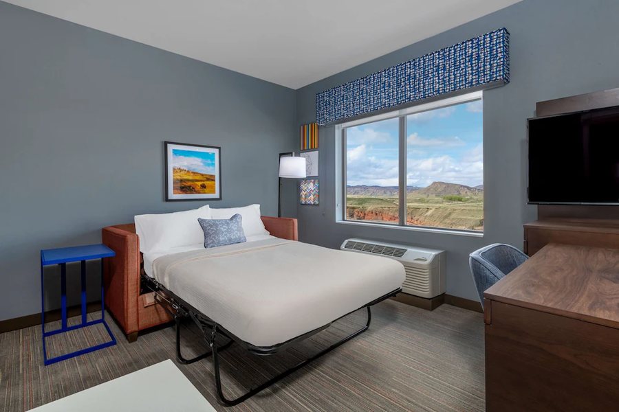Hampton Inn Suites Cody — Guest room